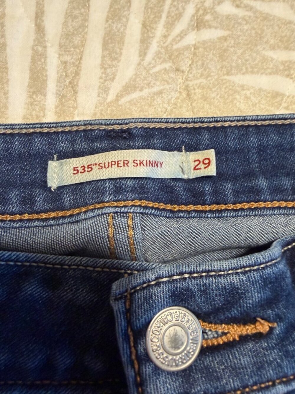 Levis 535 Super Skinny Jeans Womens Size 29 Medium Wash Stretch Denim - Picture 4 of 4